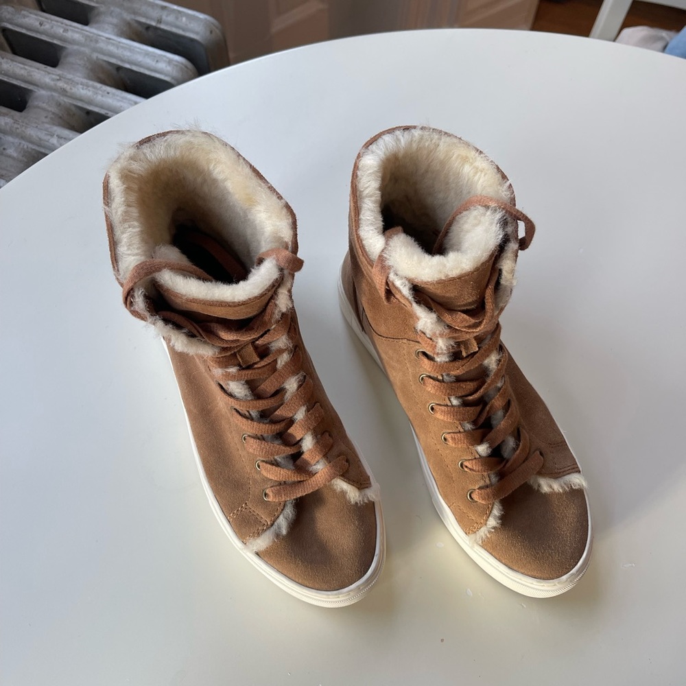 Women’s lace up Ugg boot size 7 - Picture 3 of 7
